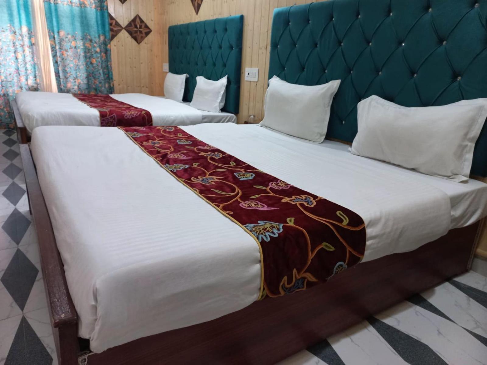 Srinagar Group Of Hotels エクステリア 写真
