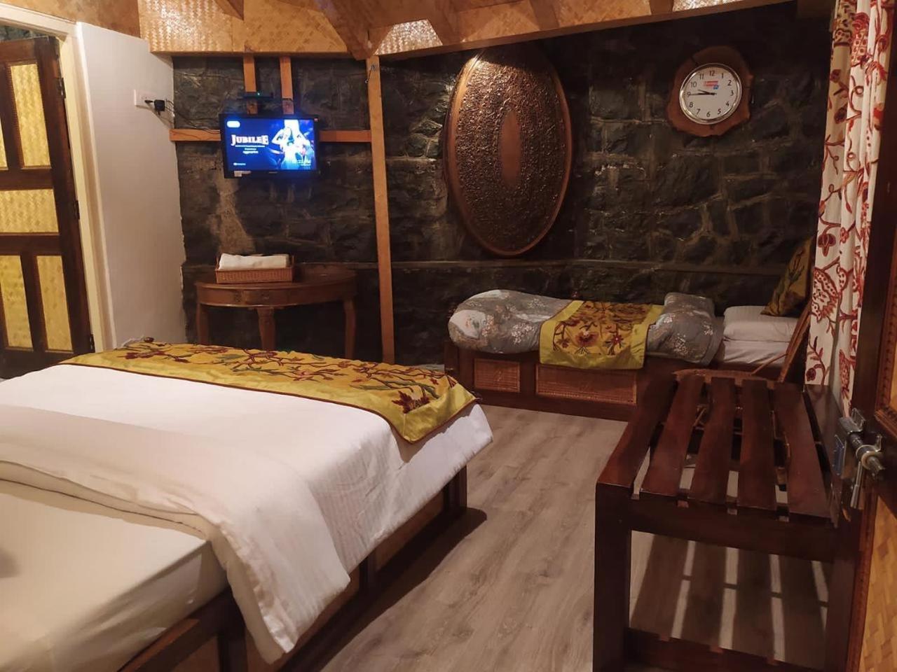 Srinagar Group Of Hotels エクステリア 写真