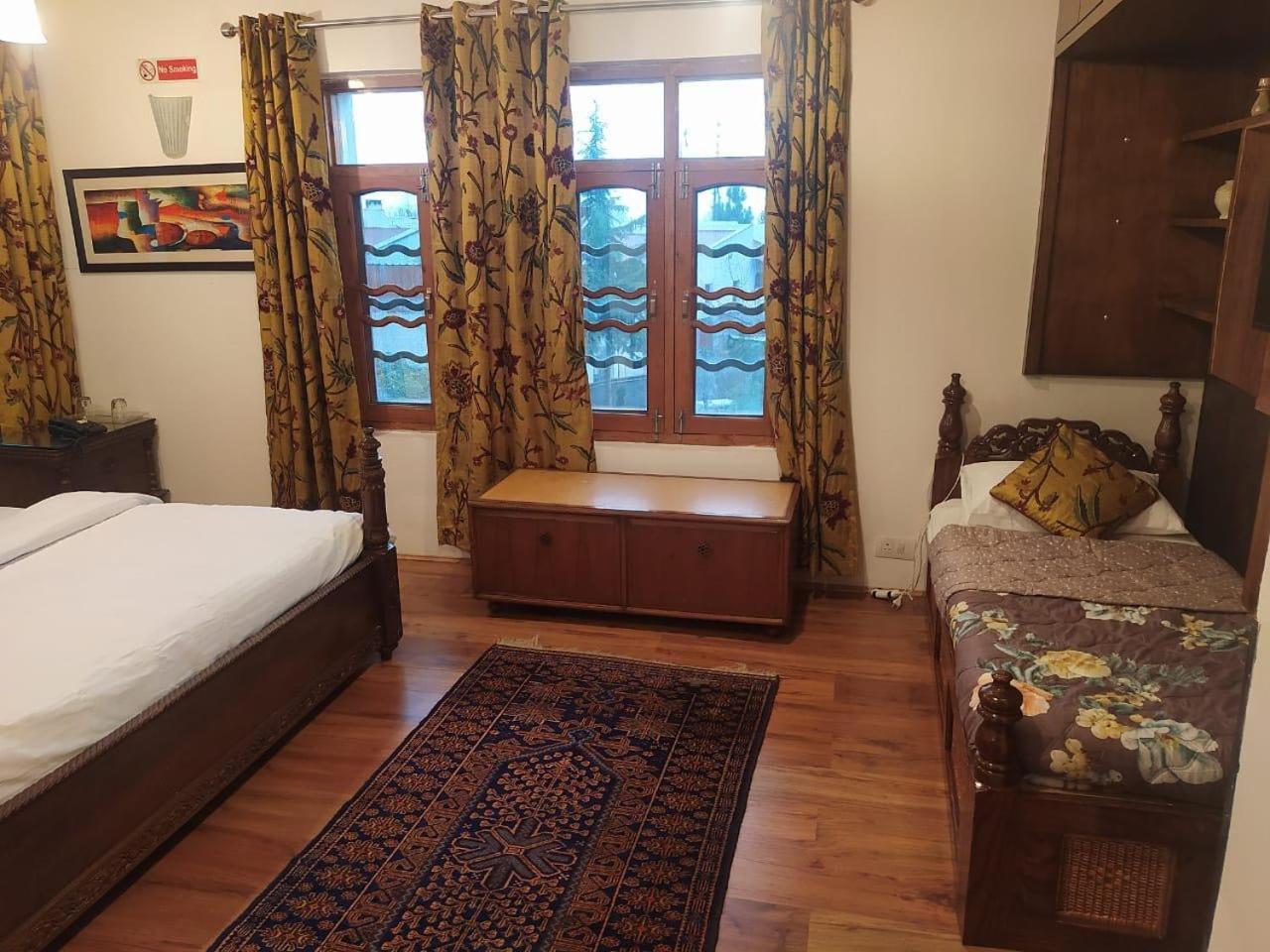 Srinagar Group Of Hotels エクステリア 写真