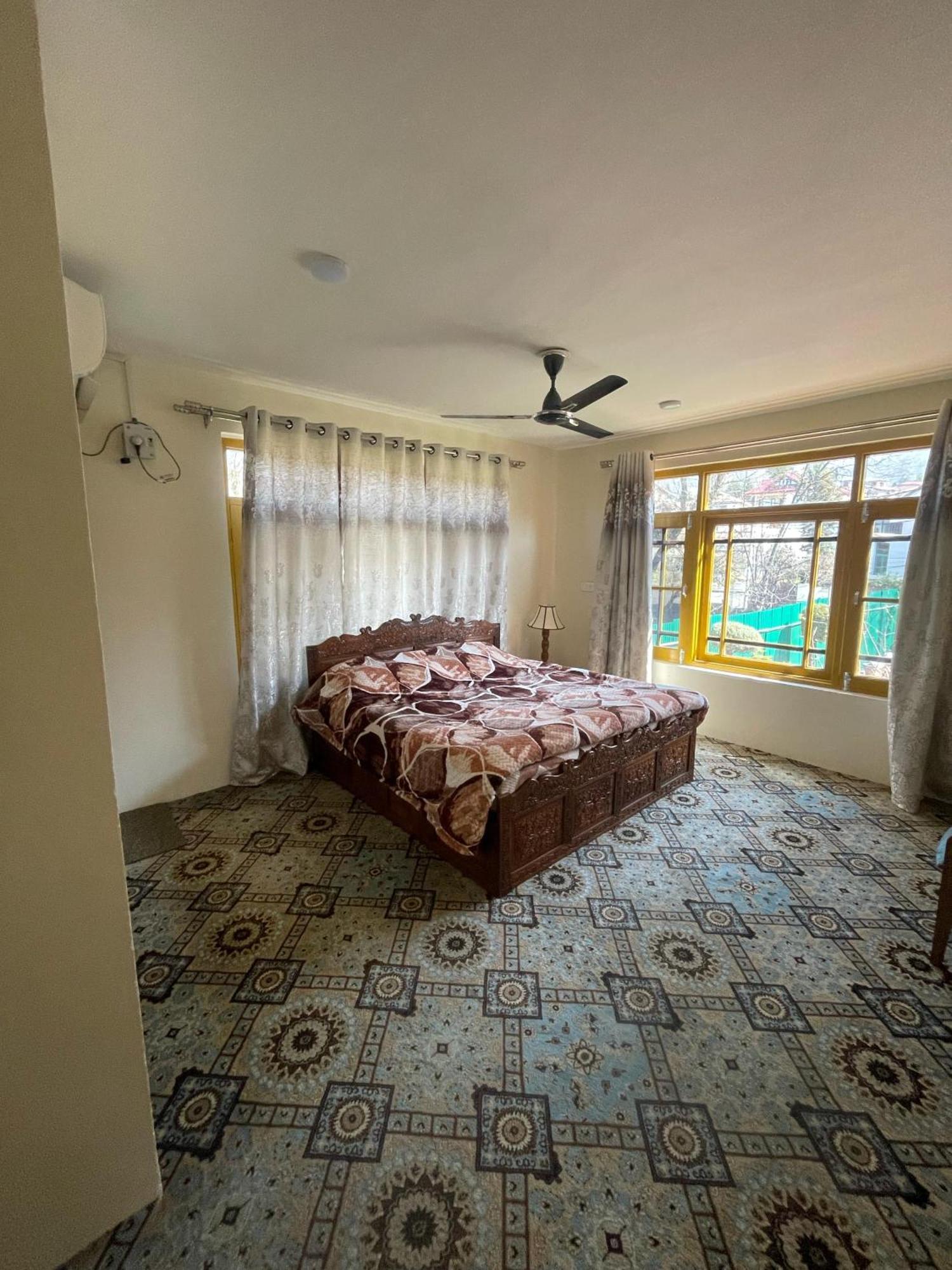 Srinagar Group Of Hotels エクステリア 写真