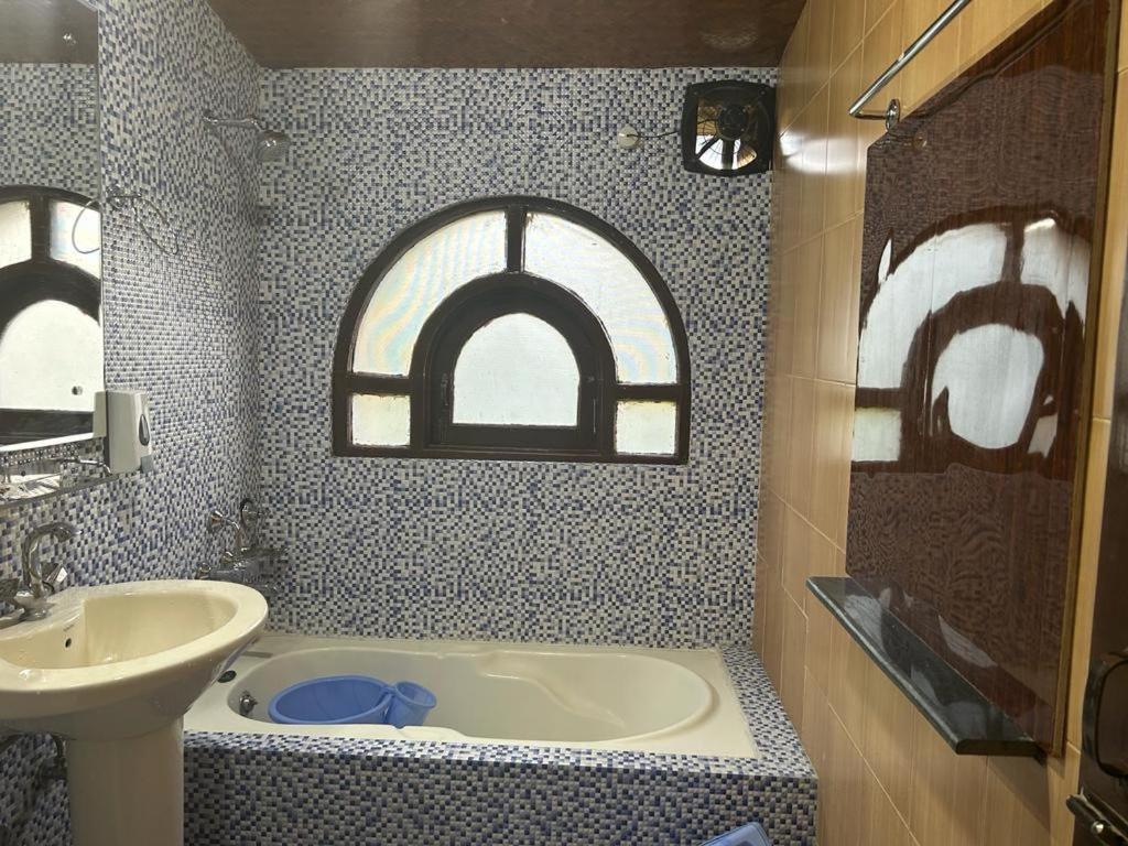 Srinagar Group Of Hotels エクステリア 写真