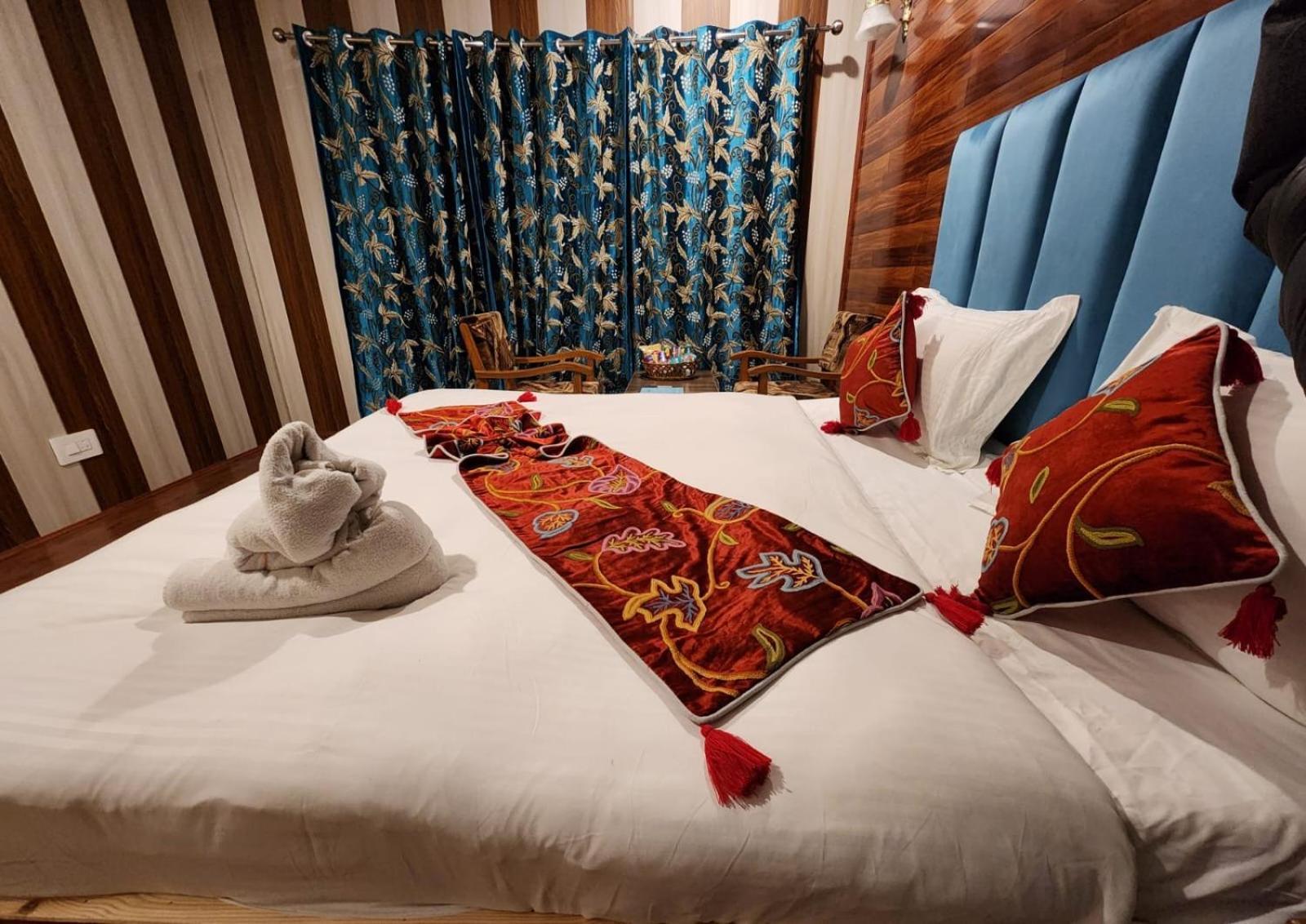 Srinagar Group Of Hotels エクステリア 写真