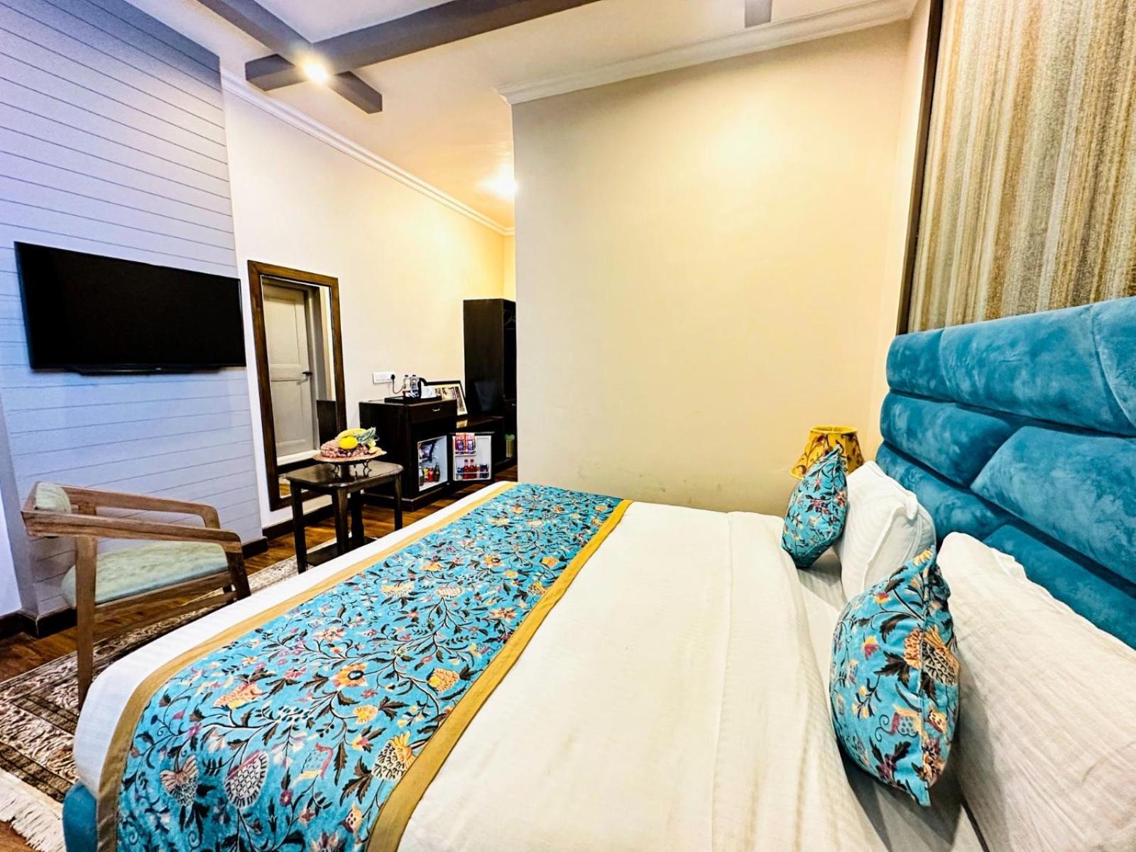 Srinagar Group Of Hotels エクステリア 写真