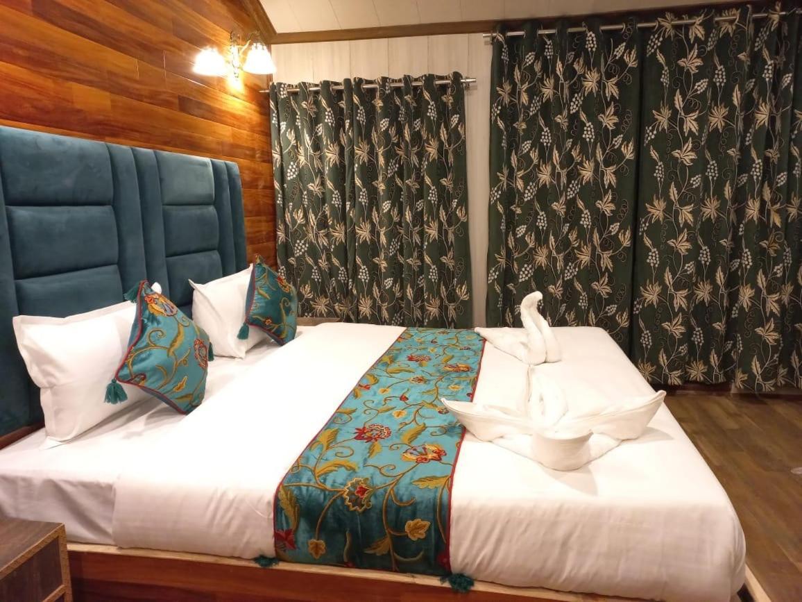 Srinagar Group Of Hotels エクステリア 写真