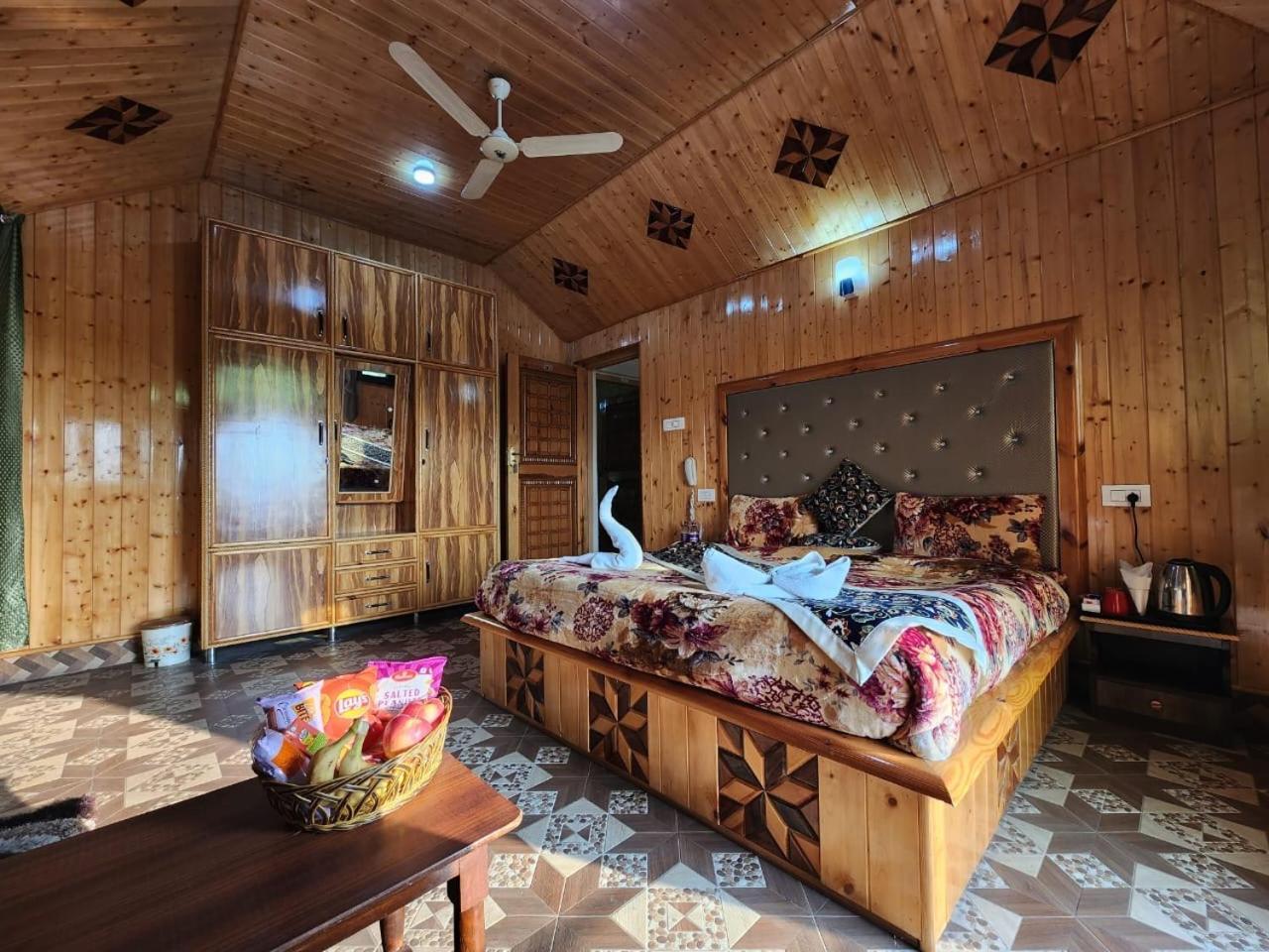 Srinagar Group Of Hotels エクステリア 写真