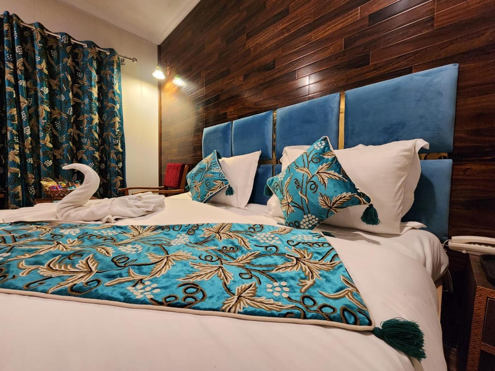 Srinagar Group Of Hotels エクステリア 写真