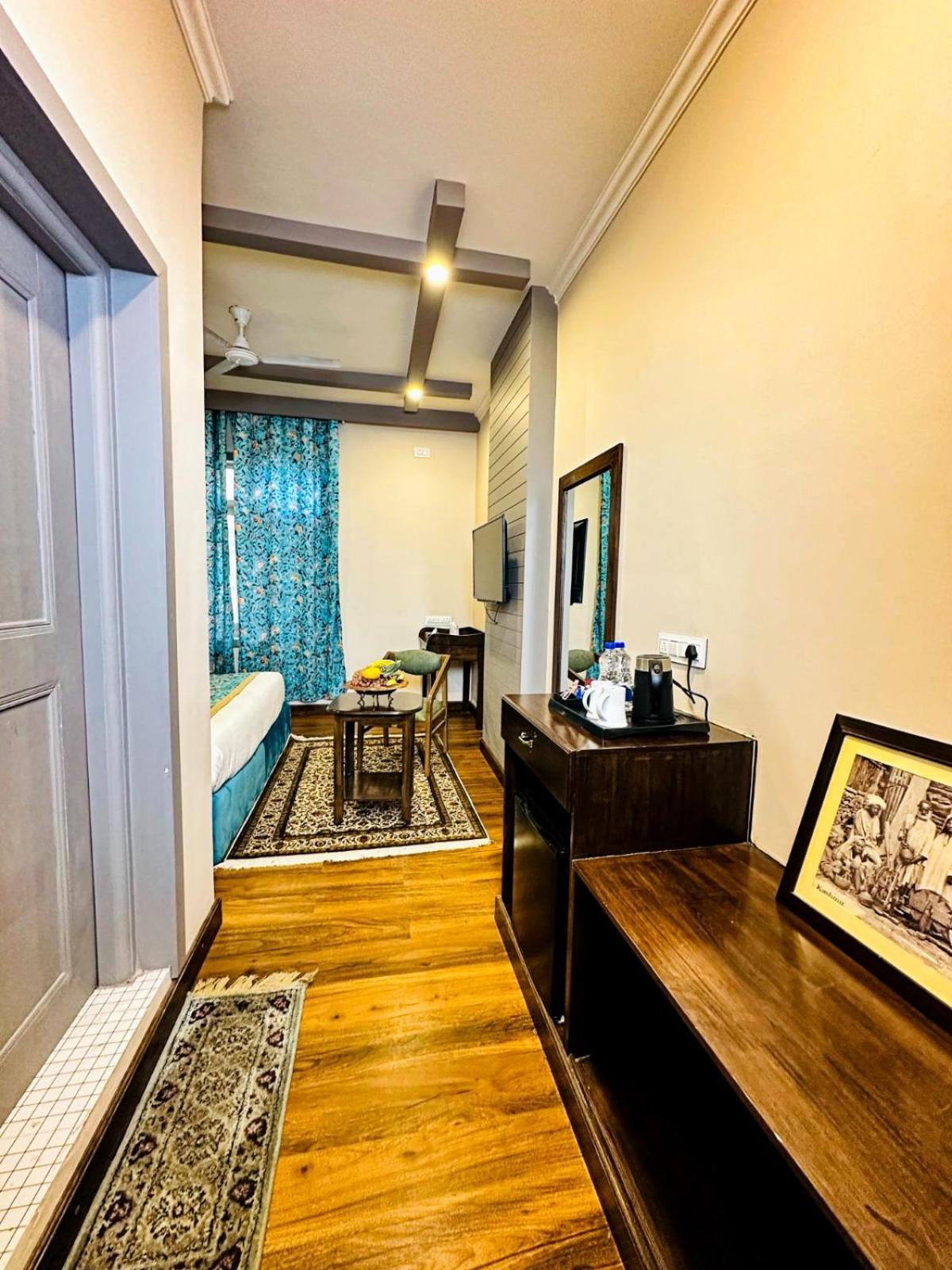 Srinagar Group Of Hotels エクステリア 写真