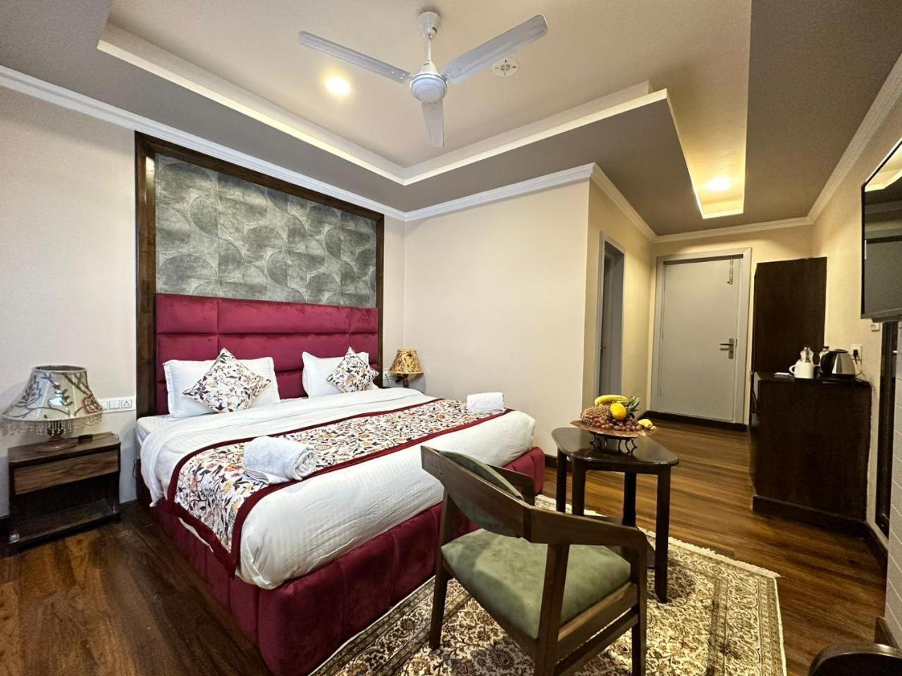 Srinagar Group Of Hotels エクステリア 写真