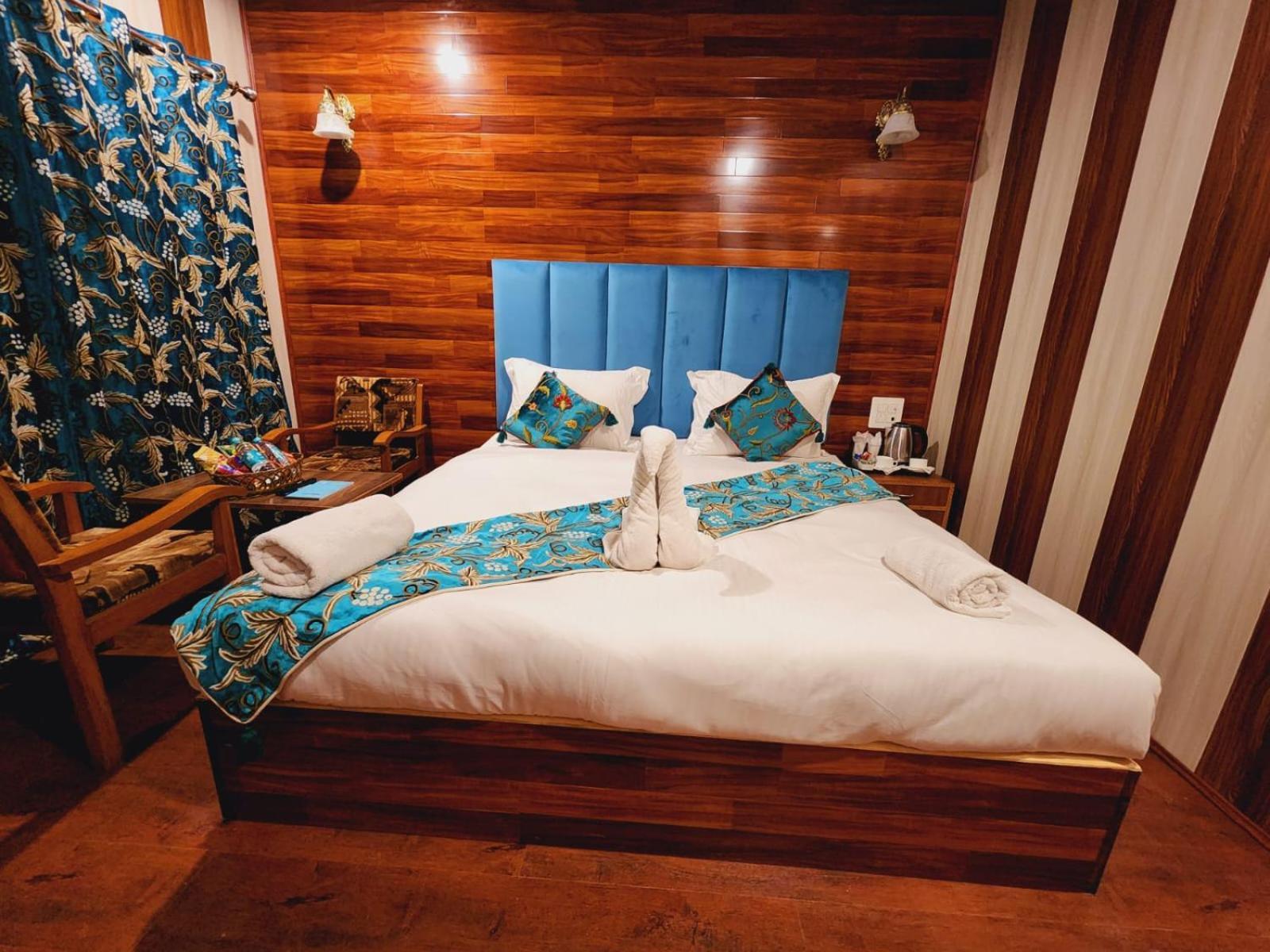 Srinagar Group Of Hotels エクステリア 写真