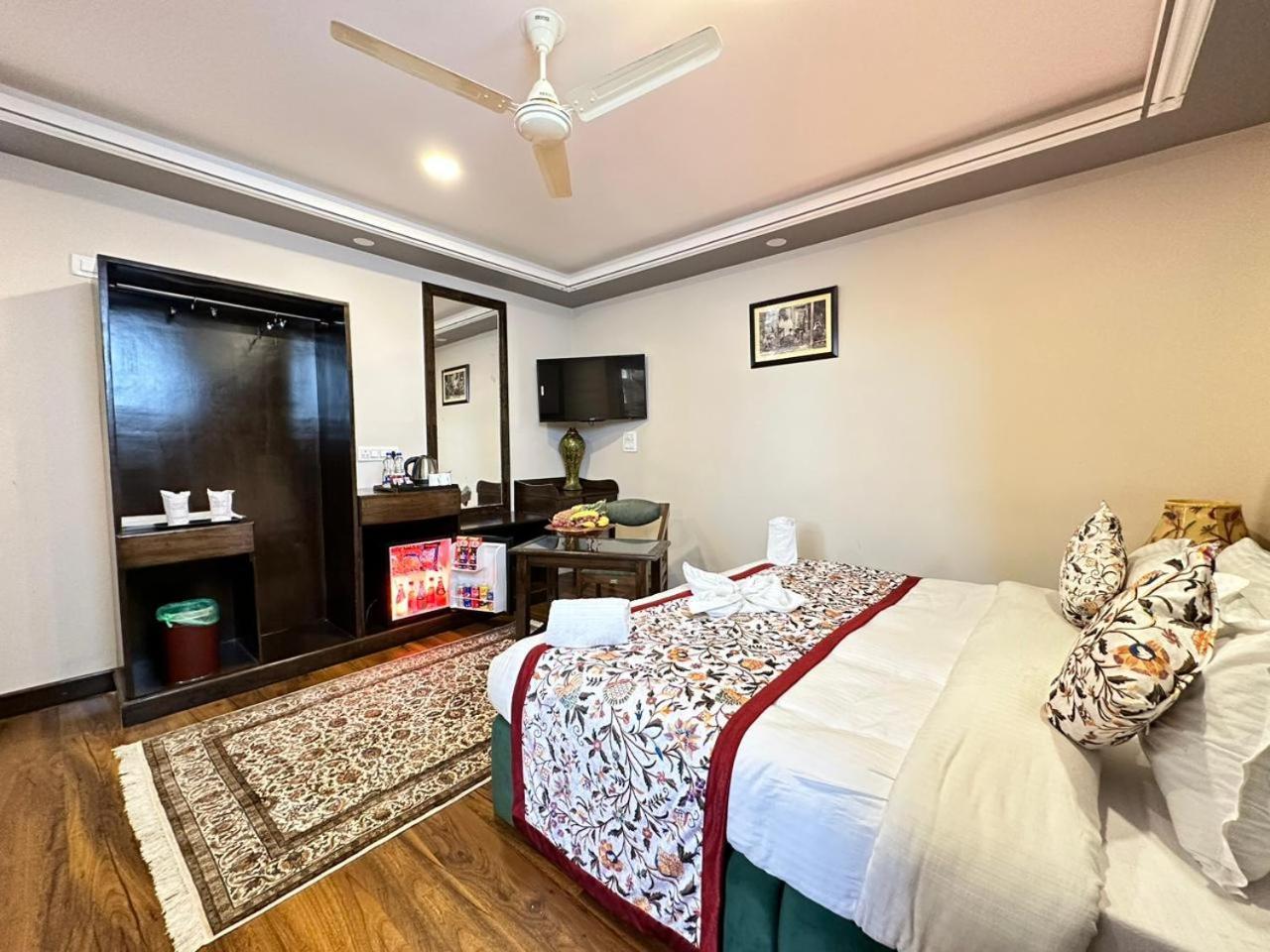 Srinagar Group Of Hotels エクステリア 写真